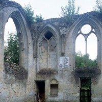 L'angle sud-est de la chapelle de Louis d'Orleans vue  depuis l'intérieur (1997)