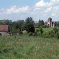 L'église dans son environnement vue du sud-est (1993)