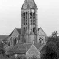 Vue générale du choeur et du clocher gothiques depuis le nord-est (1980)