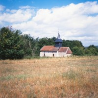L'église dans son environnement vue du sud-est (1996)