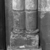 Parties basses de la retombée de l'arc-doubleau est entre la travée droite et l'abside (1996)