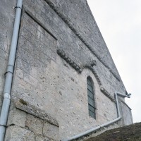 Vue partielle du mur nord du transept roman (2002)