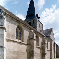 Le côté sud de l'église vu du sud-ouest (2001)