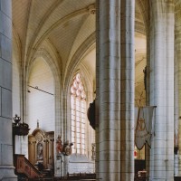 Vue partielle du choeur depuis le bas-côté sud de la nef (2003)