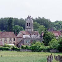 L'église dans son environnement vue du sud-ouest (2002)