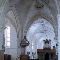 Vue partielle de l'intérieur vers le sud-ouest depuis la croisée du transept (2002)