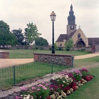 L'église dans son environnement vue du nord-ouest (2002)