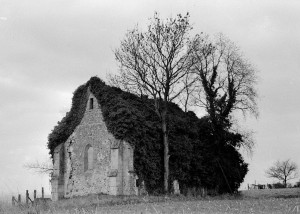 Les ruines de l'église vues du nord-est (1972)