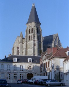 L'église dans son environnement vue du sud-ouest (2008)