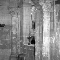 Vue partielle de la travée sous clocher du choeur du 12ème siècle.