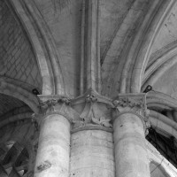 Retombée de voûtes à l'angle du bas-côté sud du choeur et du bas-côté est du bras sud du transept (1998)