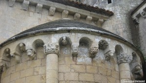 AULNAY-DE-SAINTONGE_Charente-Maritime_Corniche-romane