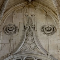 Partie supérieure de l'entrée de la chapelle de la Vierge (2016)