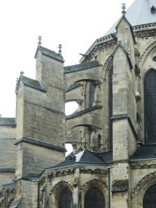 SOISSONS-Aisne-Cathedrale-Arc-boutant