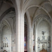 Le bas-côté sud et la croisée du transept vus vers le nord-est (2016)