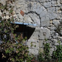 Porte romane au mur nord-ouest  de la nef (2016)