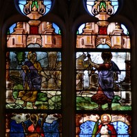 Fenêtre centrale du choeur : la Vierge et l'enfant Jésus; saint Pierre et saint Paul; saint Aubin et saint Maurice (2016)