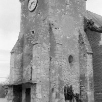 Le clocher-porche vu du sud-ouest (1975)