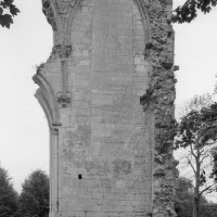 Le mur est du bras sud du transept du 13ème siècle vu vers l'est (2000)
