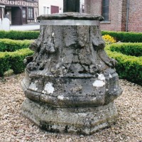 Songeons : chapiteau provenant de l'abbaye de Beaupré ou de Lannoy (2007)