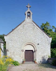 La façade de la chapelle vue de l'ouest (2002)