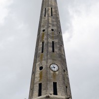 Le dernier étage du clocher et la flèche vus du nord-est (2019)
