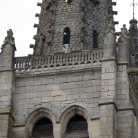 La partie supérieure du clocher et la base de la flèche vues depuis le sud-est (2016)