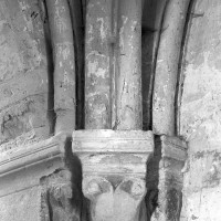 Retombée de la voûte à l'angle nord-est du choeur du 12ème siècle (1995)