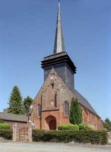 L'église vue du sud-ouest (2005)