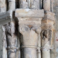Chapiteaux à l'angle nord-est du choeur du 12ème siècle (2002)