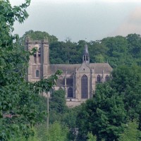 L'église dans son environnement vue du sud (2001)