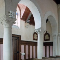 Les arcades de la nef vues vers le sud-ouest (2006)
