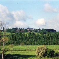 L'église dans son environnement vue du nord (2003)