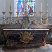 Le maître-autel de l'église Saint-Gilles de Grandvilliers, réputé provenir de l'église abbatiale de Beaupré (2006)
