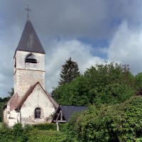 L'église dans son environnement vue de l'est (2005)