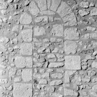 Porte romane à l'extrémité est du mur gouttereau sud de la nef (1972)