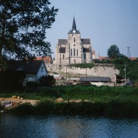 L'église dans son environnement vue de l'est (1996)