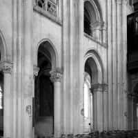 L'élévation partielle des deux premières travées de la nef vue vers le sud-ouest (1986)