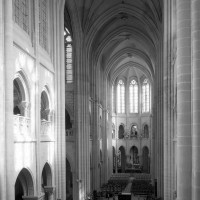 L'intérieur vu vers le nord-est depuis la tribune de l'orgue (1993)