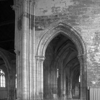 L'arcade ouest du bras nord du transept vue vers l'ouest (1994)