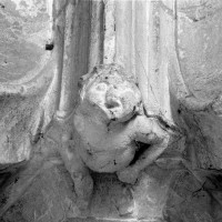 Figure grotesque au cul-de-lampe à la retombée des voûtes du bas-côté nord du choeur (1993)