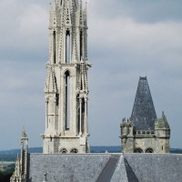 La flèche vue de l'est depuis la tour sud de Saint-Pierre (1993)