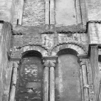 Les baies romanes de la face nord du clocher nord (1993)