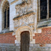 Vue partielle du mur nord de la chapelle et de son portail (2004)