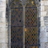 Fenêtre gothique flamboyant à la façade du bras nord du transept (2017)