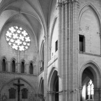 La nef et une partie du transept nord vus vers le nord-ouest