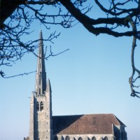 L'église dans son environnement vue du sud (1971)