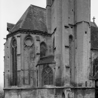 La base du clocher et l'abside vues du nord-est