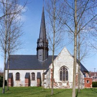 L'église dans son environnement vue du sud (2003)