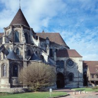 Le chevet et la bibliothèque du chapitre vus de l'est